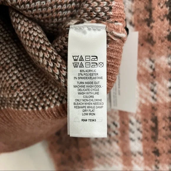 Cupcakes & Cashmere Fuzzy Cropped Pink Plaid Cardigan size Medium Oversize Loose - Picture 5 of 5